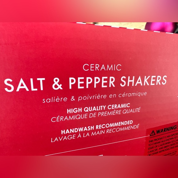 Santa & Mrs Clause Salt & Pepper Shakers - Picture 2 of 2